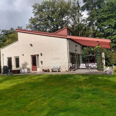 Getaway With Garden In Gelderland בית נופש *