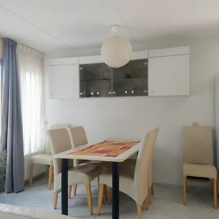 בית נופש Getaway With Garden In Gelderland זלהם