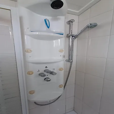 Getaway With Garden In Gelderland בית נופש *