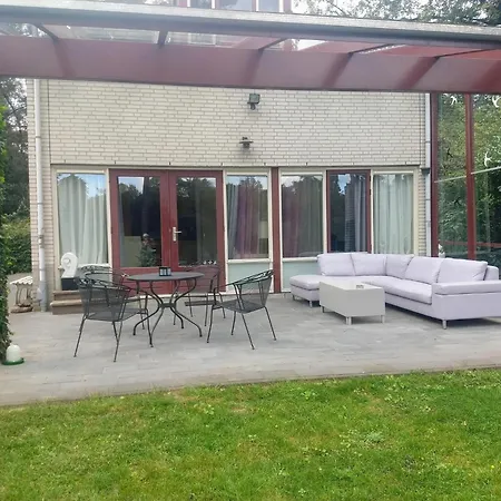 בית נופש Getaway With Garden In Gelderland *